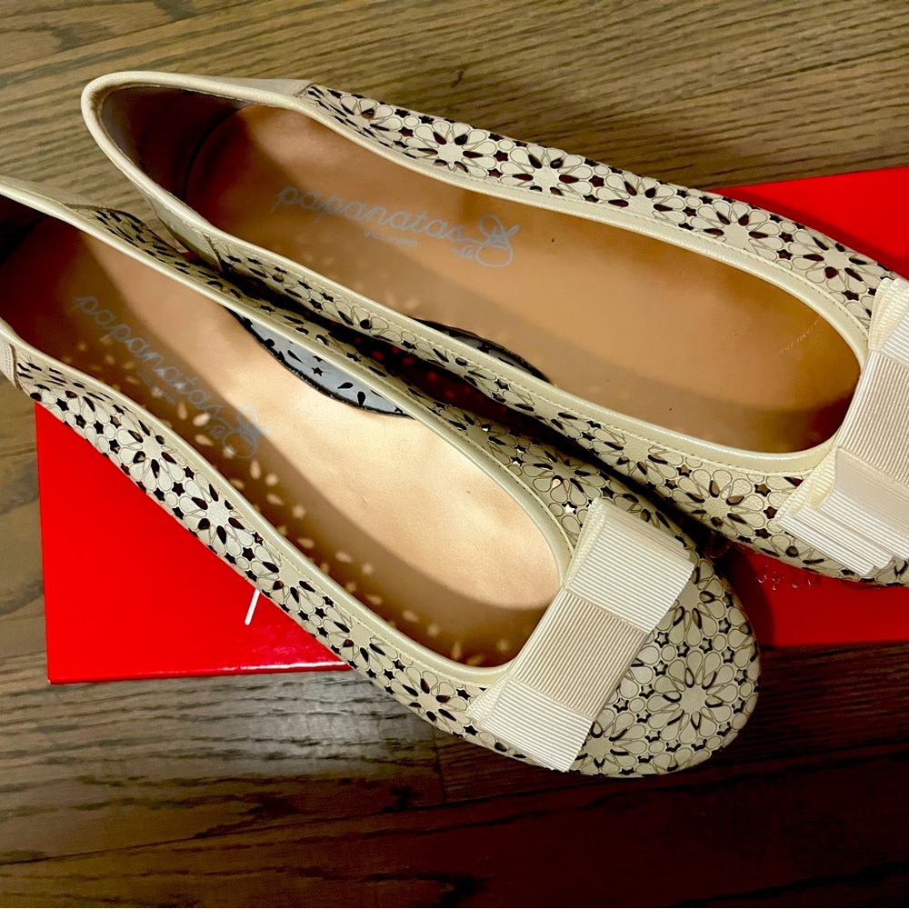 Papanatas cream laser cut ballet flats
